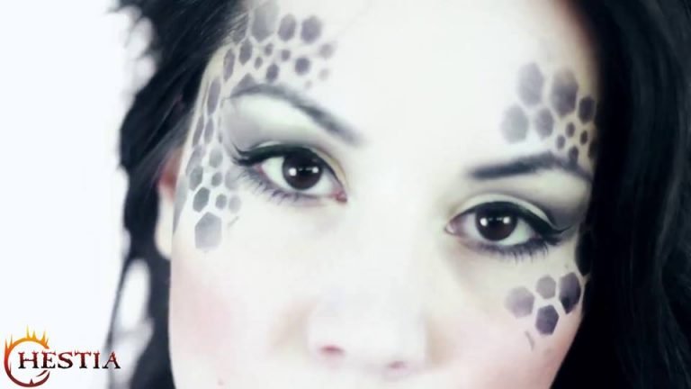 tűzzsonglőr testfestéssel