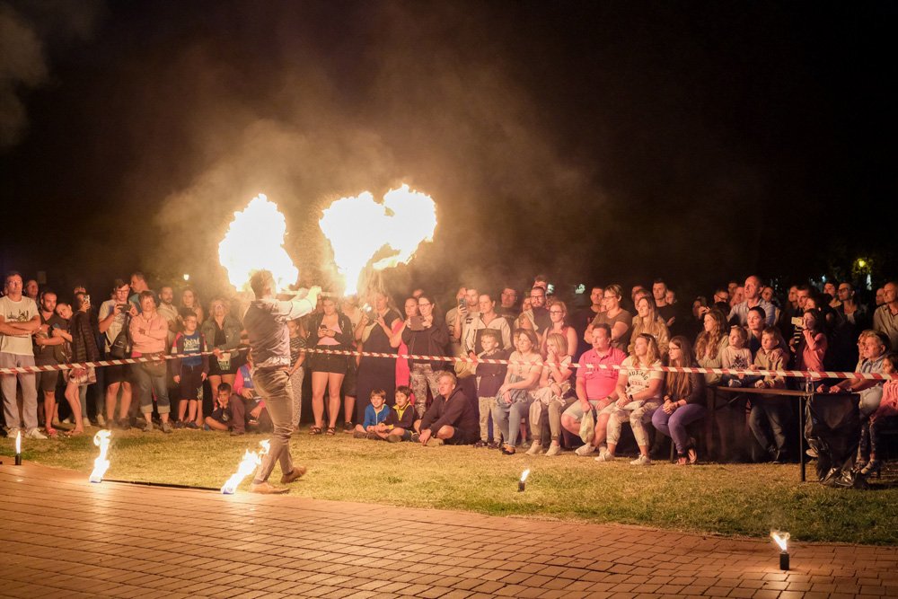 Read more about the article Tűztáncosok lenyűgöző show-ja különleges eseményekre