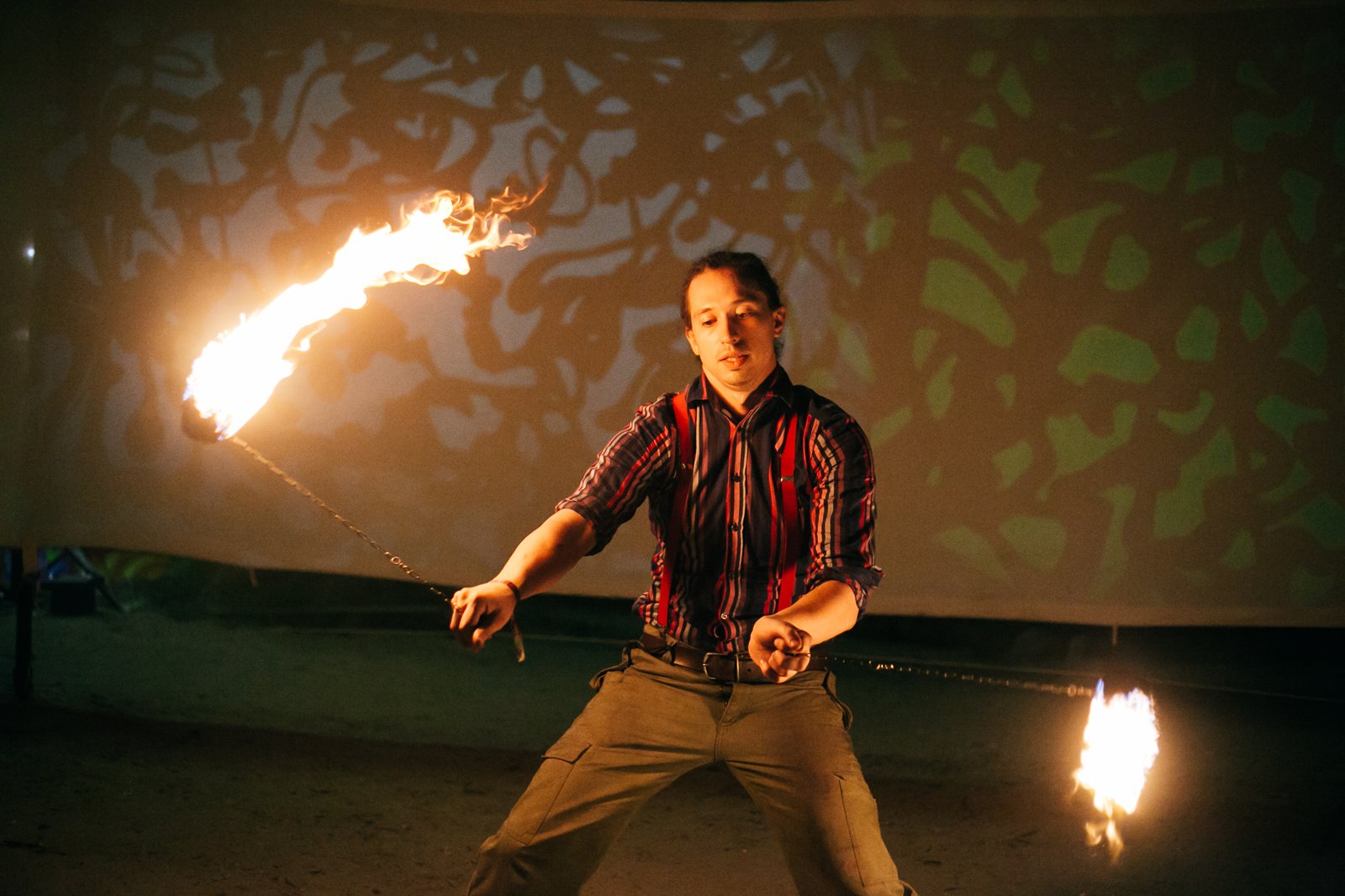 You are currently viewing Interaktív tűzzsonglőr show a közönség bevonásával