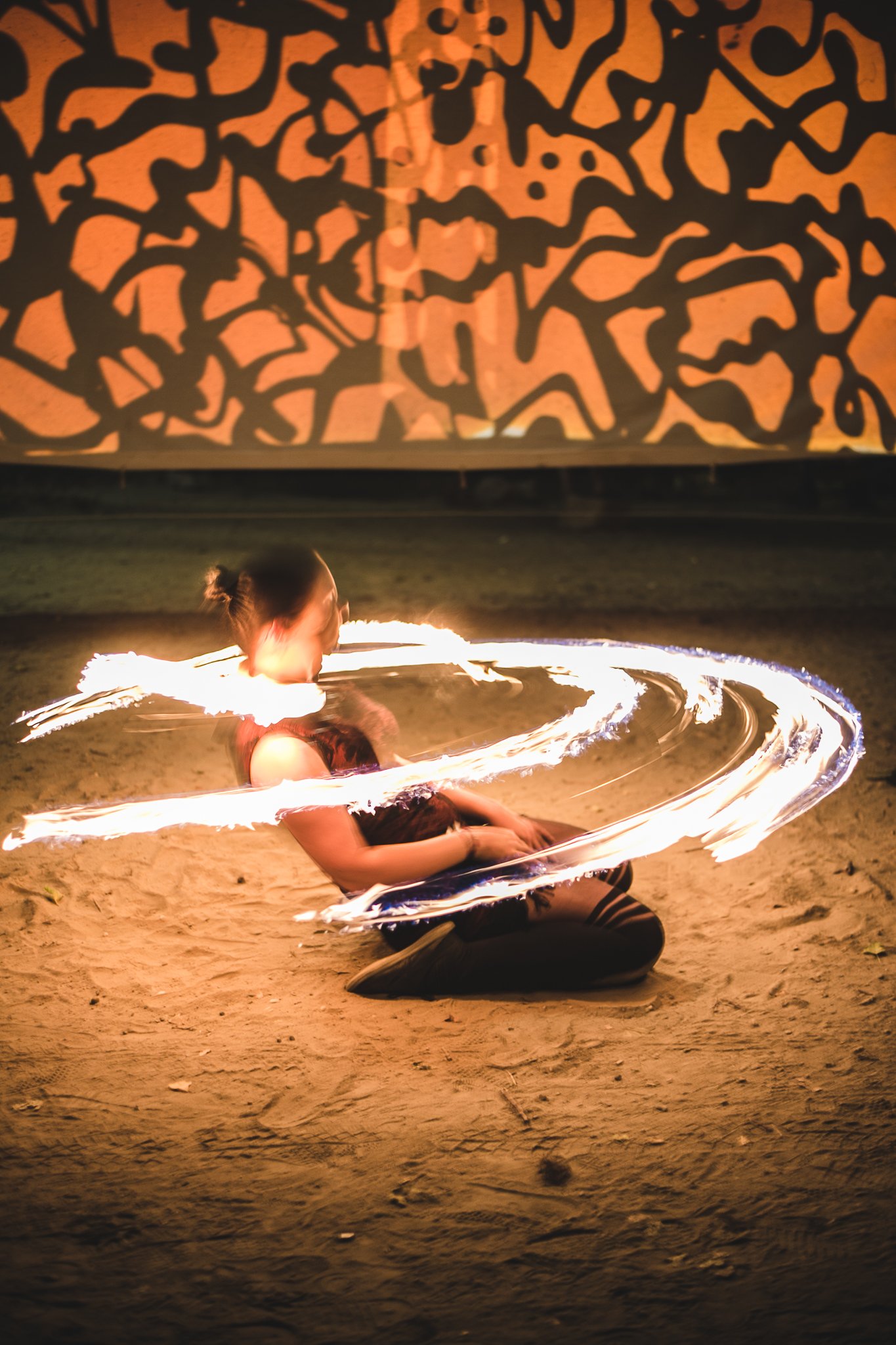 You are currently viewing Tűzzsonglőr és LED műsorok kombinációja színpadon